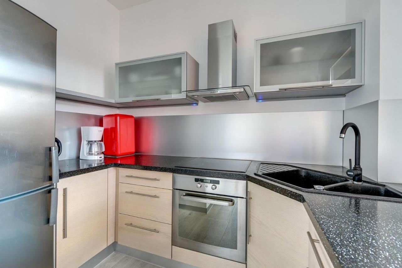 Huoneisto Grand Apartments - Neptun Park. *
